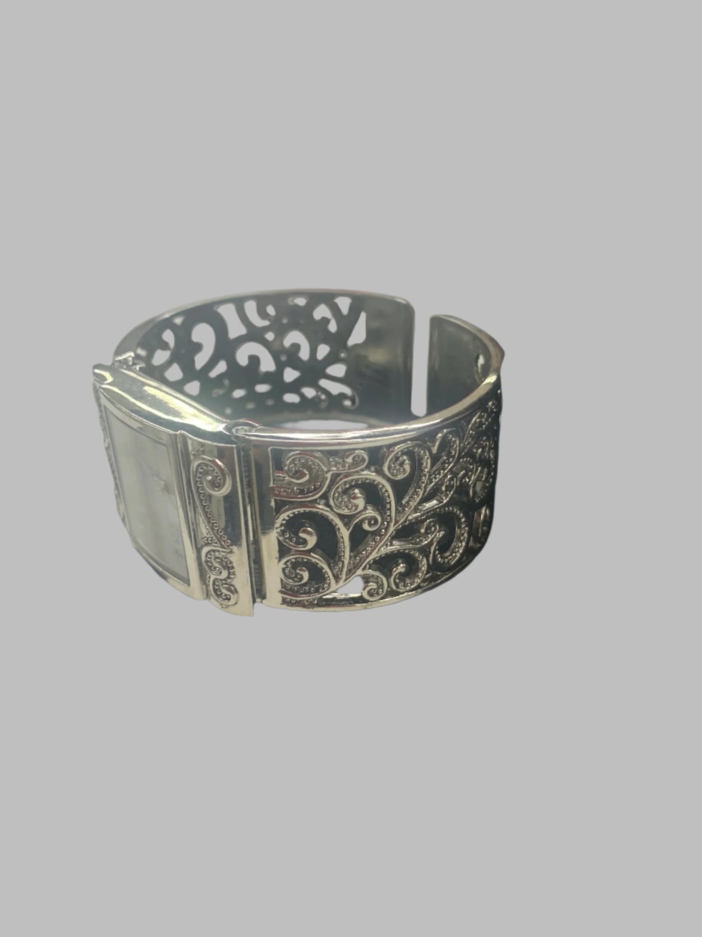 SILVER QUARTZ WATCH