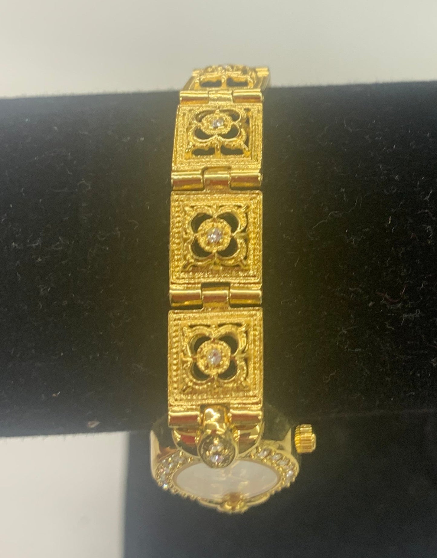 GOLD QUARTS WATCH