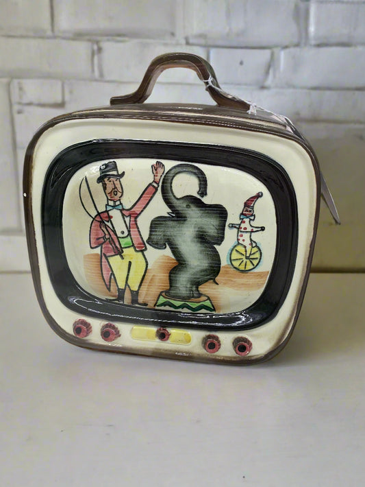 VINTAGE 1950S TV-SHAPED COOKIE JAR FEATURING A CIRCUS SCENE ON THE SCREEN