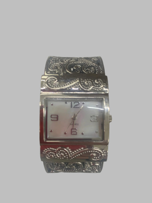 SILVER QUARTZ WATCH