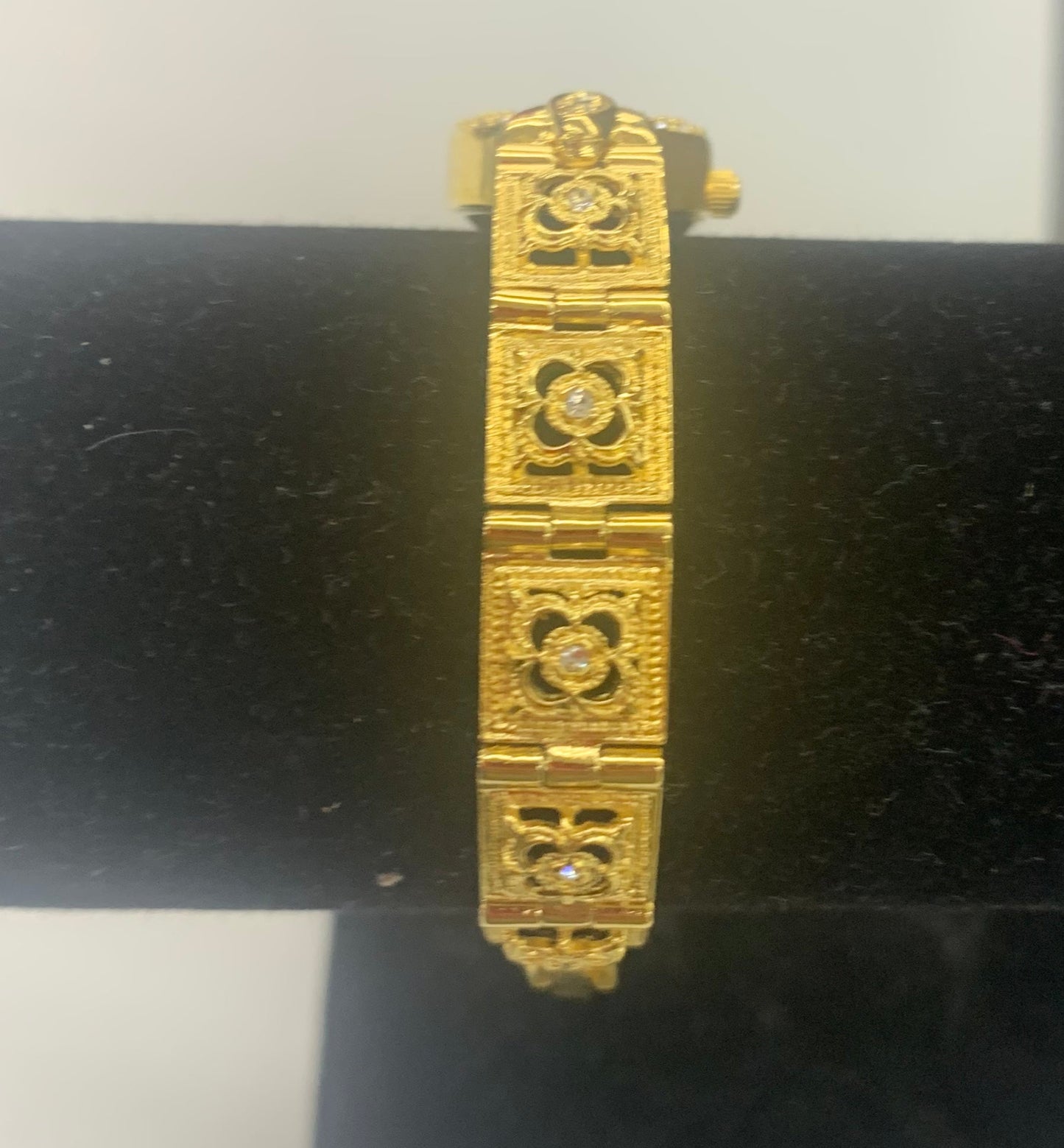 GOLD QUARTS WATCH